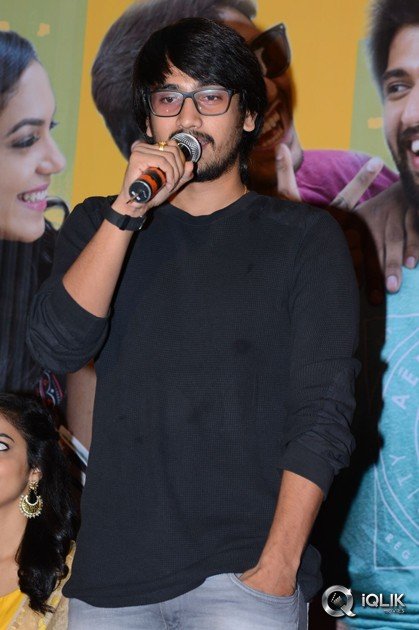 Pelli-Chupulu-Movie-Abhinandhana-Sabha